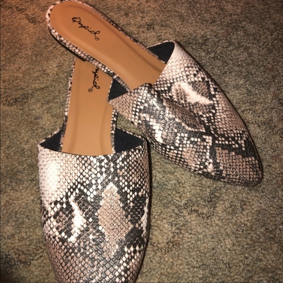 Qupid Shoes - Snakeskin slip on flats